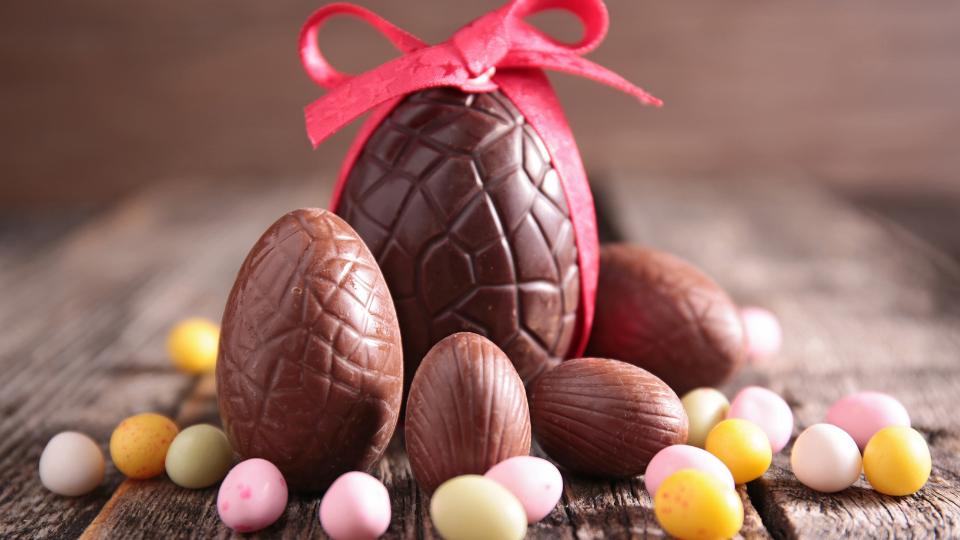 Chocolate easter eggs with bow