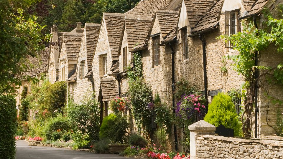 row of houses in Castle Combe
